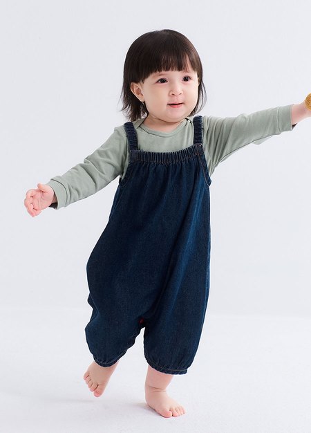 BABY牛仔連身吊帶褲-深藍4