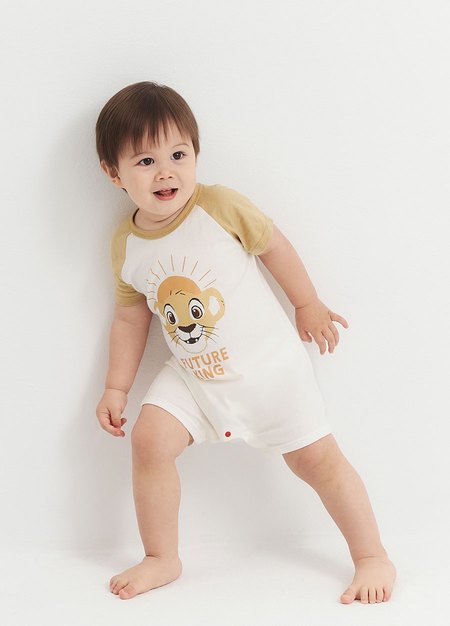 BABY迪士尼棉質拉克蘭連身包屁衣-獅子王-淺黃1