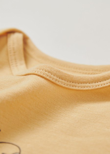 BABY迪士尼蓄熱保溫長袖包屁衣-抱抱龍-黃色2