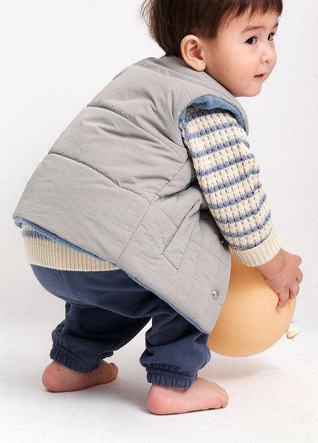 BABY壓紋雙面穿鋪棉背心-淺灰3