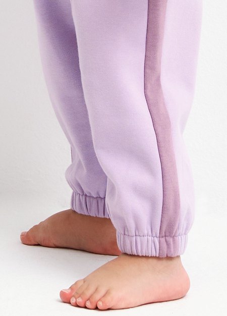 BABY撞色剪接束口褲-淺紫2