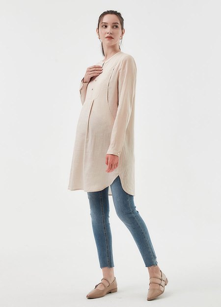 立領弧形剪接長版孕哺上衣-米色4