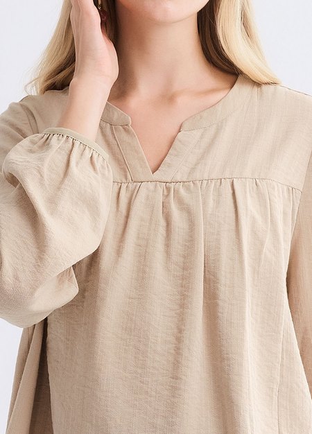 小V領細褶孕哺上衣-卡其3