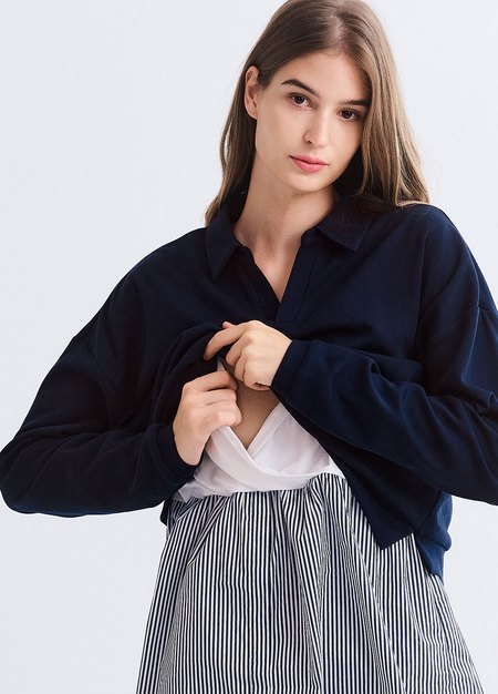 假兩件翻領傘襬孕哺上衣-深藍2