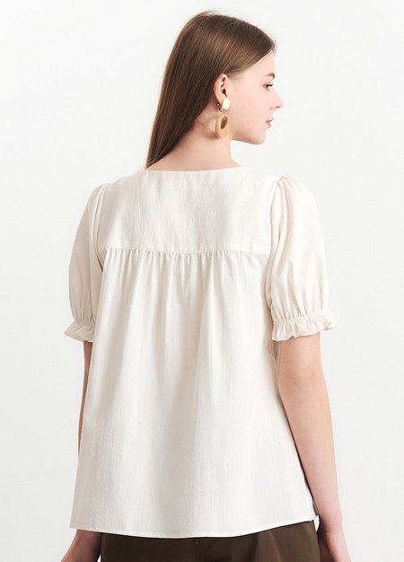 優雅方領蓬袖孕哺上衣-米色3