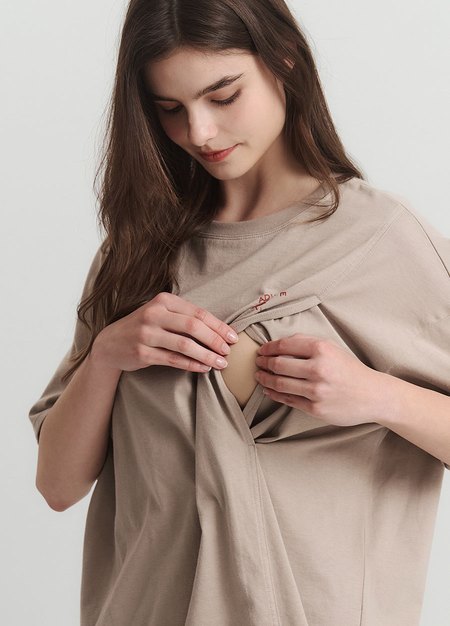 迪士尼獅子王寬鬆孕哺上衣-卡其2