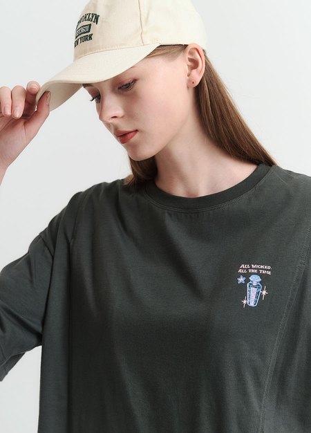 迪士尼黑魔女寬鬆孕哺上衣-深綠4