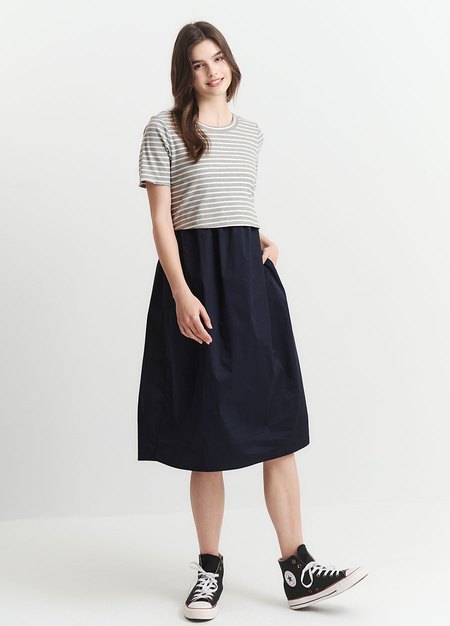 橫紋拼接假兩件孕哺洋裝-淺灰3